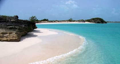 Exuma Simple Stay & Rental Car 3 mins 2 The Beach