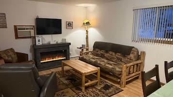 Televisión y chimenea