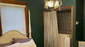 4 bedrooms, WiFi, bed sheets