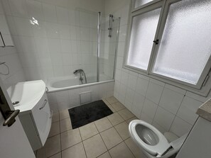 Towels, soap, shampoo, toilet paper