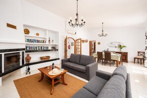 Fernseher, Kamin
