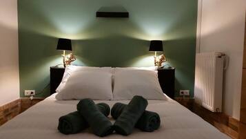 3 bedrooms, desk, iron/ironing board, travel crib