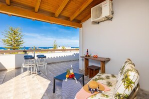 Outdoor dining - Villa Rea - Three Bedroom Villa, Sleeps 6 (Adelianos Kampos)