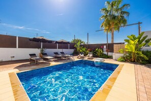 Pool - Villa Rea - Three Bedroom Villa, Sleeps 6 (Adelianos Kampos)