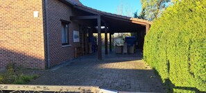 Property grounds - Your other Home
7-8 people, Detached Villa, Towels and Linens provided for free. (Grez-Doiceau)