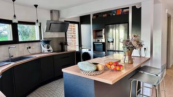 Fridge, microwave, oven, stovetop