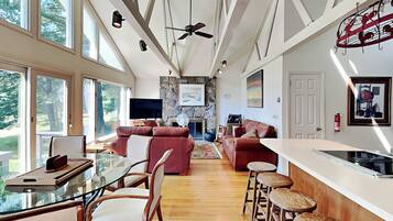 House (4 Bedrooms) | Property amenity