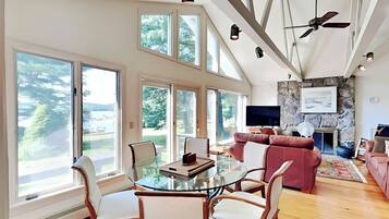 House (4 Bedrooms) | Property amenity