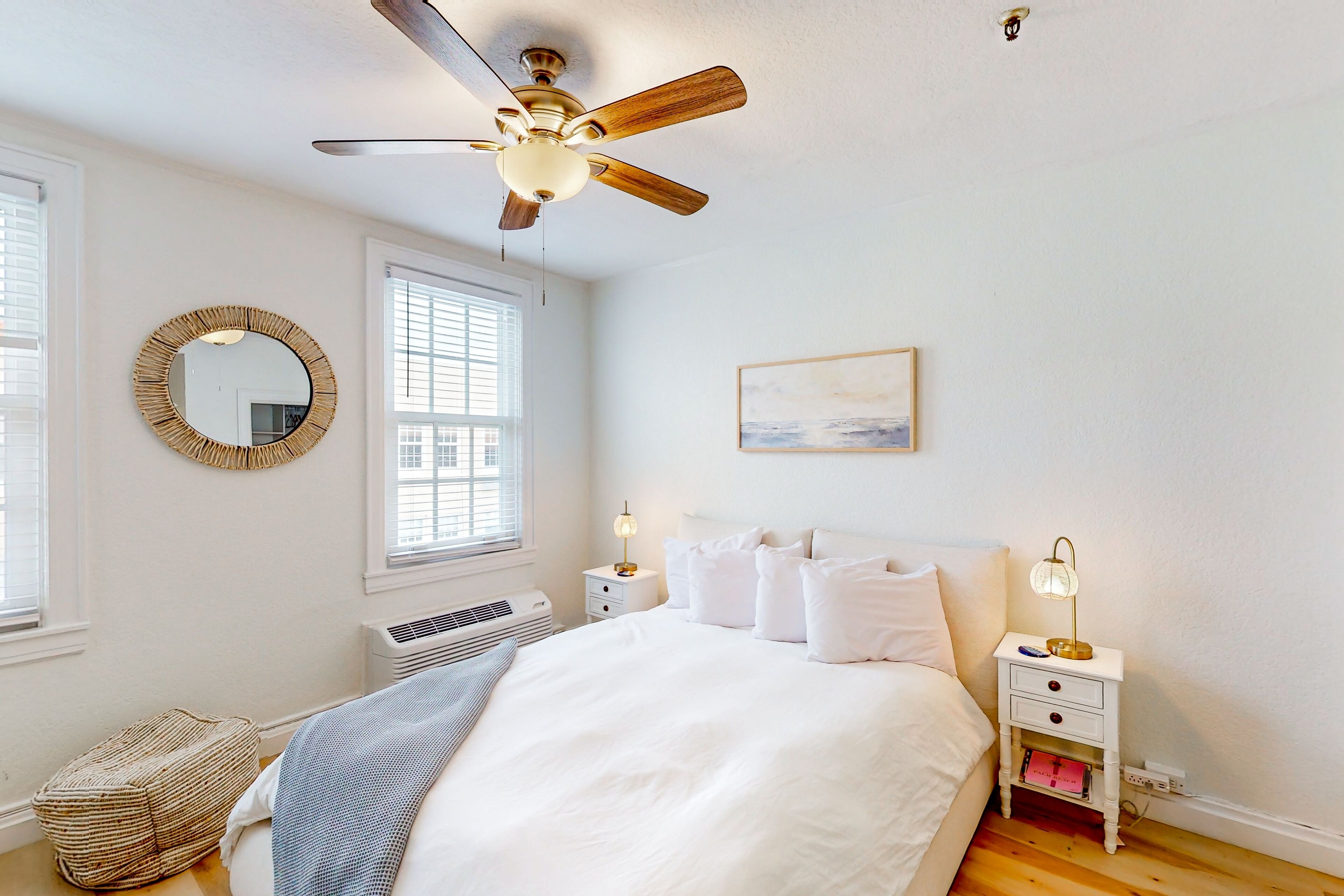 3rd-floor hotel room with outdoor pool, kitchenette, beach gear, streaming, W/D