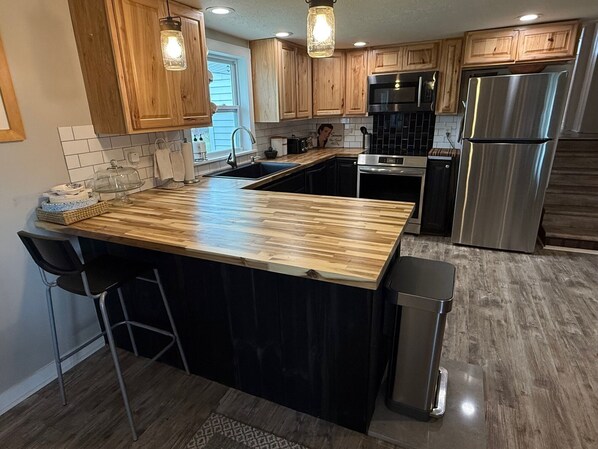 Frigorifero, microonde, forno, piano cottura