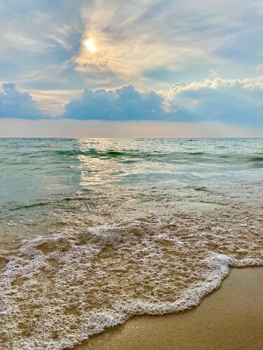 Cozy 3-bedroom cottage, large yard, minutes from Lake Michigan. Pet friendly.