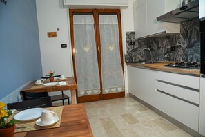 Full-sized fridge, microwave, oven, stovetop - DolceVita (Messina)