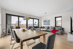 Dining - Moderne Leilighet med 3 Soverom og Sjøutsikt @ Oslo Barcode (Oslo)