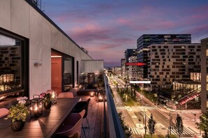 Outdoor dining - Moderne Leilighet med 3 Soverom og Sjøutsikt @ Oslo Barcode (Oslo)