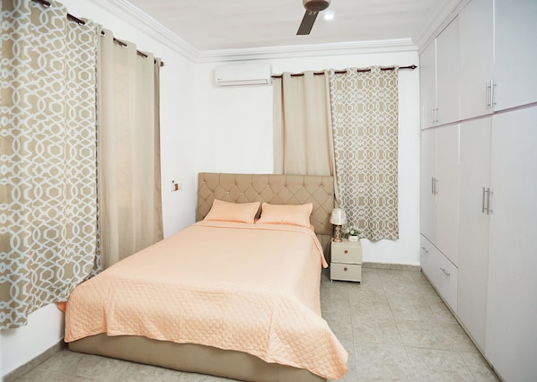 2 chambres, fer et planche à repasser, Wi-Fi gratuit, draps fournis