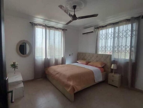 2 bedrooms, iron/ironing board, WiFi, bed sheets