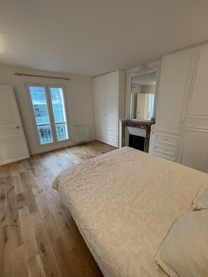 1 chambre, coffres-forts dans les chambres, fer et planche à repasser
