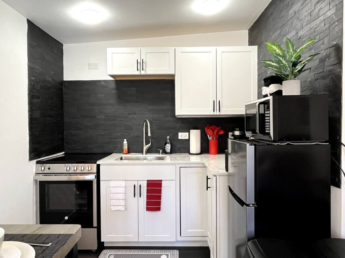 Refrigerador, microondas, horno y parrilla de estufa 