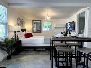 1 chambre, fer et planche à repasser, Wi-Fi, draps fournis