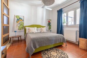 3 عدّة غرف نوم ومكواة/لوح كي وواي فاي مجانًا وملاءات أسرّة