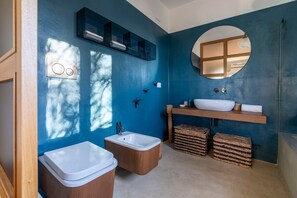 تجهيزات دش، مجففات شعر، مناشف