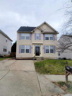 Exterior - Lux Home in Owings Mills (Owings Mills)