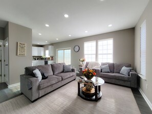 Living area - Lux Home in Owings Mills (Owings Mills)