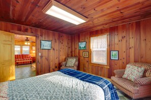 2 bedrooms, bed sheets - Dog-Friendly Burnsville Home w/ Patio & Trails! (Burnsville)