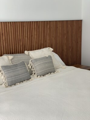 4 chambres, bureau, Wi-Fi gratuit, draps fournis
