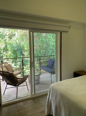 4 habitaciones, escritorio, wifi gratis y ropa de cama