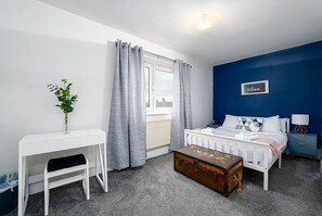 2 chambres, fer et planche à repasser, accès à Internet, literie fournie