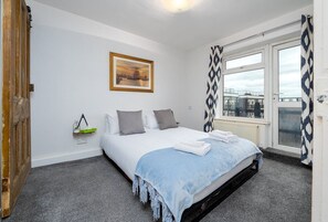 2 bedrooms, iron/ironing board, Internet, bed sheets