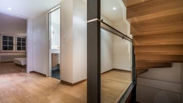 2 slaapkamers, een bureau, een strijkplank/strijkijzer, gratis wifi