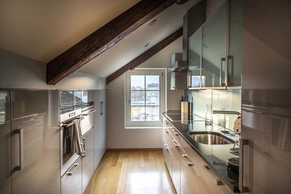 Refrigerador, horno, parrilla de estufa y lavavajillas