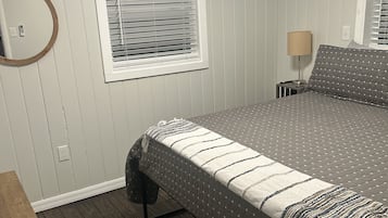 2 bedrooms, iron/ironing board, WiFi, bed sheets