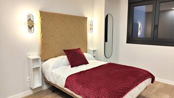 2 bedrooms, desk, iron/ironing board, WiFi