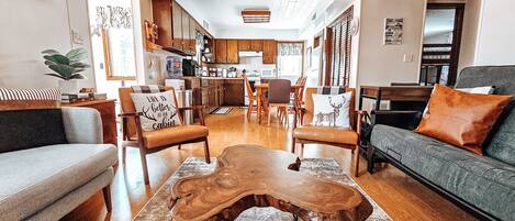 Smart TV, chimenea, videojuegos y reproductor de DVD