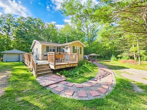 Exterior - The Cozy Getaway Cabin w/Hot Tub-Sauna-WiFi on ATV trails near Lake Arbutus (Neillsville)