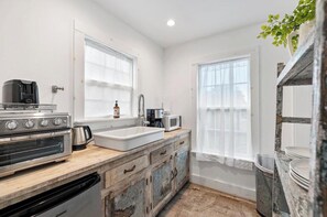 Unclassified image, 4 of 21, button