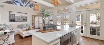 Round Top entertainer's oasis w/POOL, Pond & more!