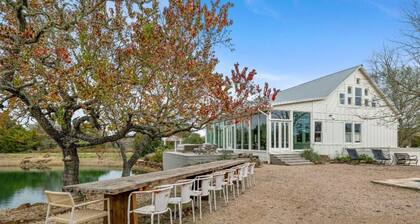 Round Top entertainer's oasis w/POOL, Pond & more!