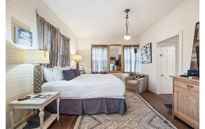 4 bedrooms, desk, travel crib, free WiFi