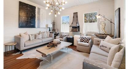 Round Top charm w/POOL and outdoor dining