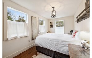 4 bedrooms, desk, travel crib, free WiFi