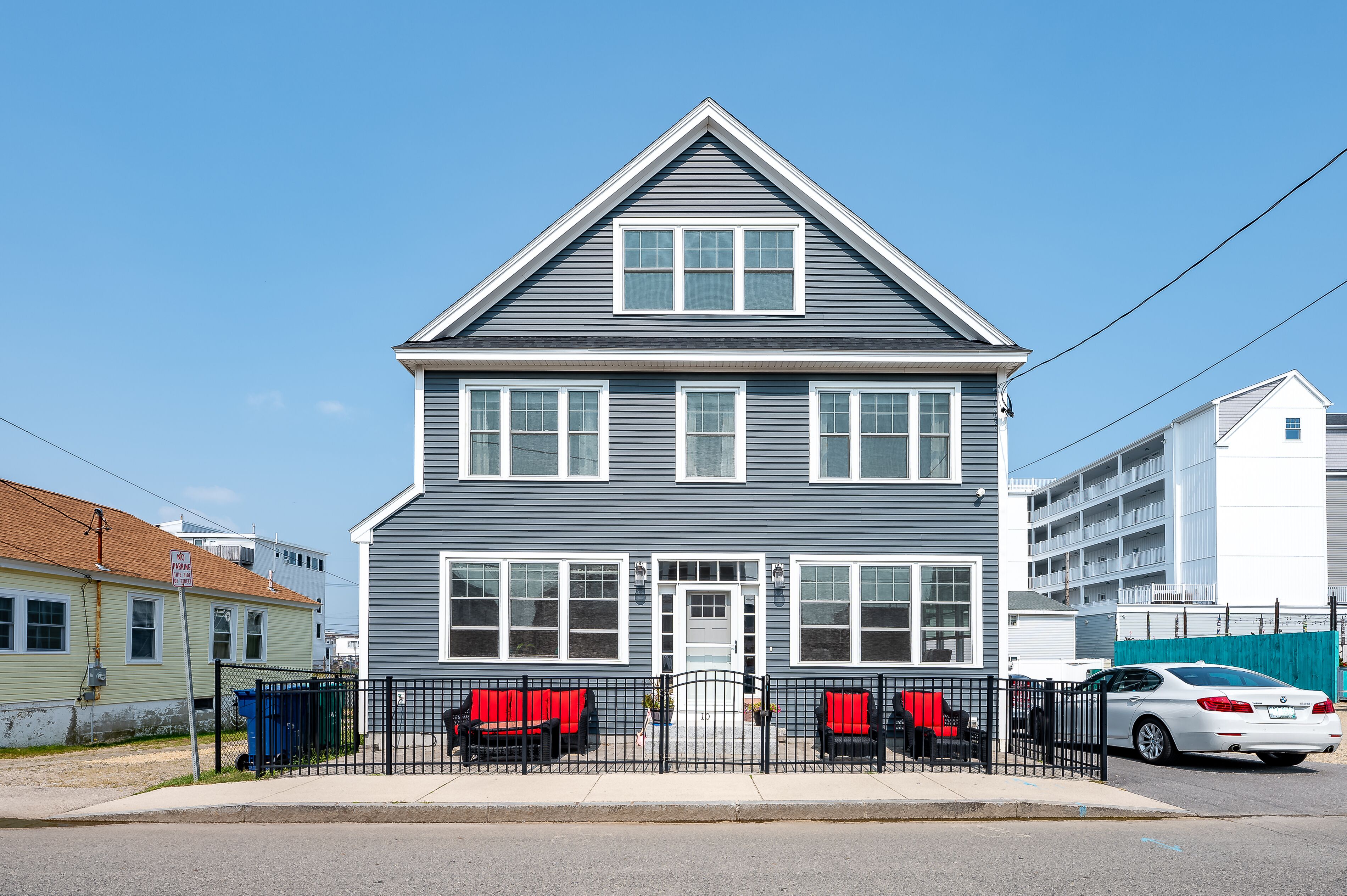 Luxurious 5-bedroom home steps from Hampton Beach & all entertainment