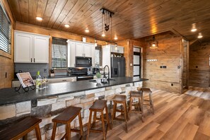 Fridge, microwave, oven, stovetop - New Luxury Lodge Insane ⛰ Views & Beautiful Waterfall Pool 🌊  (Sevierville)