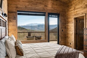 5 bedrooms, iron/ironing board, travel cot, free WiFi - New Luxury Lodge Insane ⛰ Views & Beautiful Waterfall Pool 🌊  (Sevierville)