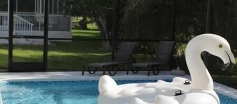 Spacious 2 bedroom island home with pool and great sunset views.
Pet friendly!