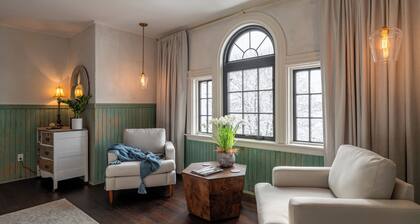 Inkwell Suite at Spofford Lodge