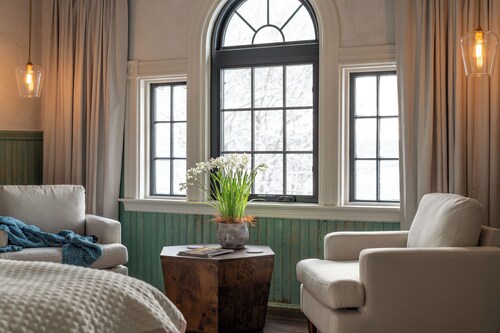 Inkwell Suite at Spofford Lodge